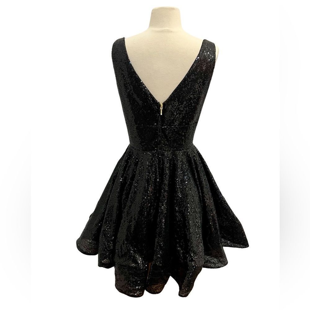 STUNNING Mac Duggal Black Sequin Fit and Flare Formal Dress - Picture 7 of 12